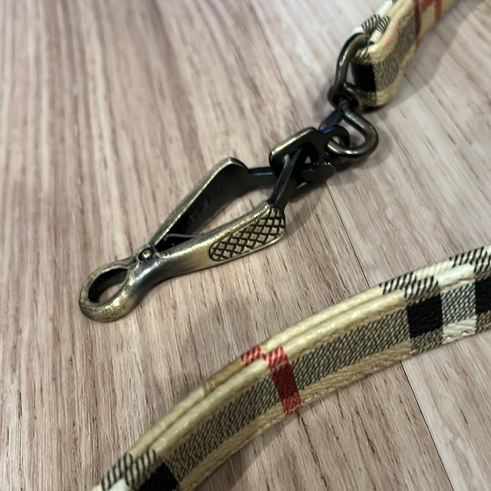 Burberry leather Dog leash! - Picture 7 of 9